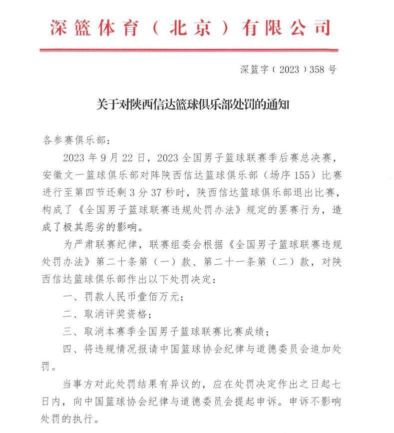 在海报中，黄晓明坐在天台上笑望远方，片中妻子奔赴武汉抗疫一线，他照料家庭成为坚实后盾